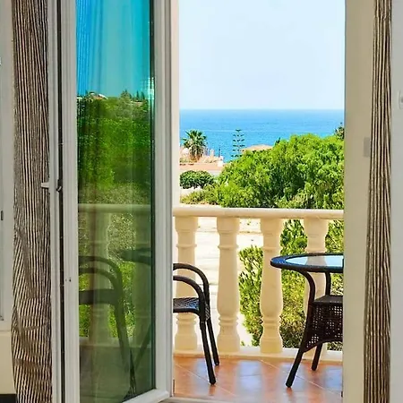 Mansion View - By Apricus Holidays *