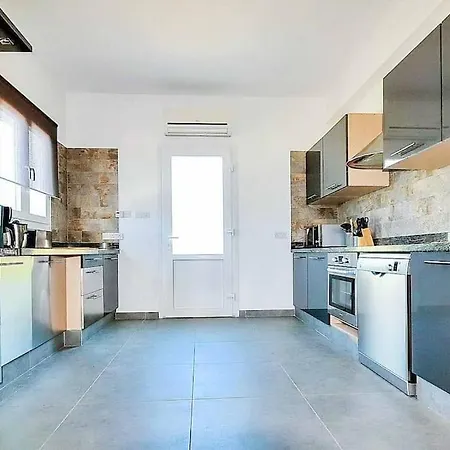 Mansion View - By Apricus Holidays Villa Peyia