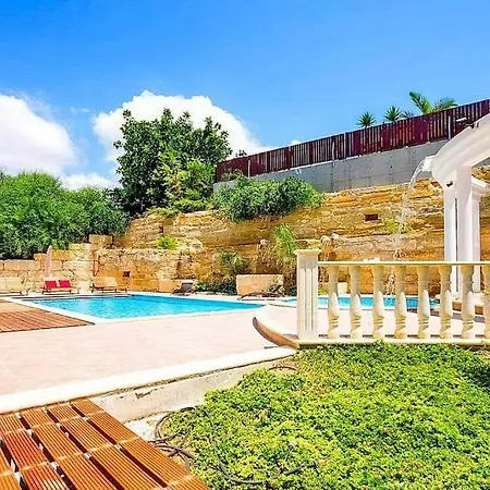 Mansion View - By Apricus Holidays Villa *
