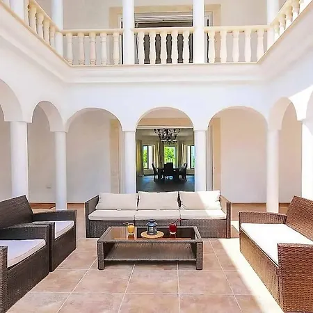 Mansion View - By Apricus Holidays