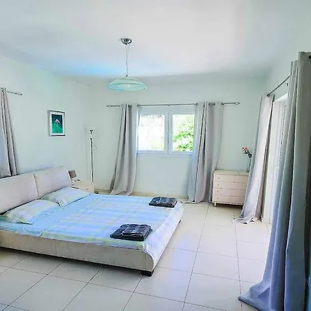 Villa Mansion View - By Apricus Holidays *
